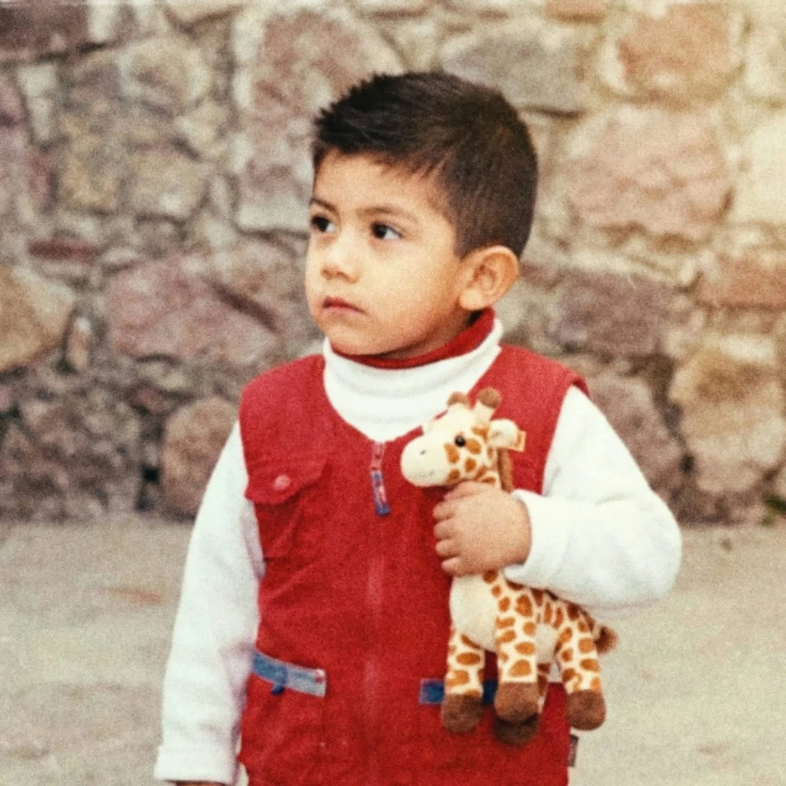 Eduardo Cortés en su niñez explorando